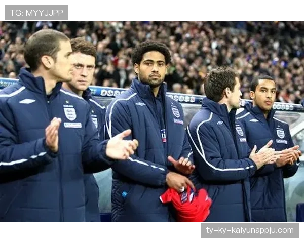 场外替补席冲突如何影响足球比赛的判罚规则解析