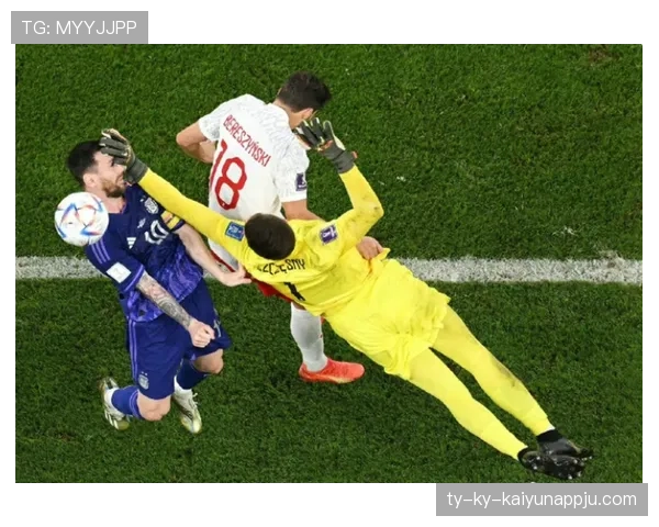 规则拆解：点球开球时其他队员提前进区的判罚细节解析